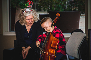 child meets cello with LAS player Joanne Lenigan